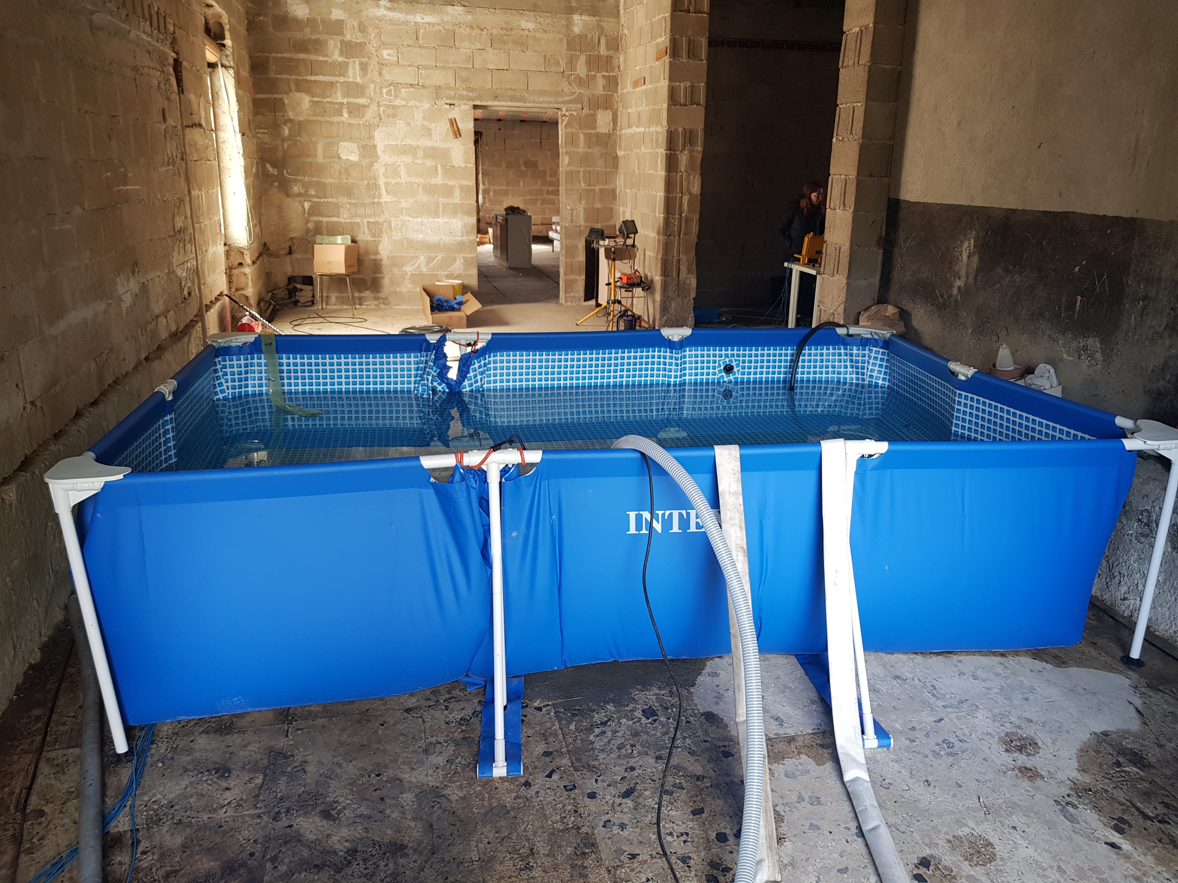 Prova di carico con vasca d'acqua in edificio - Dorgali